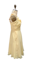 Robe de bal jaune pastel