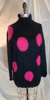 Tricot col roulé noir à pois rose