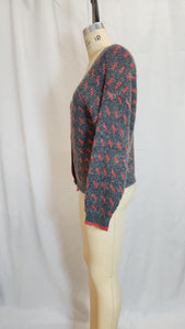 Cardigan gris et rouge