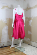 Robe satin rose fuchsia