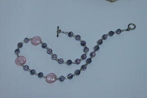 Collier billes de verre mauves et roses