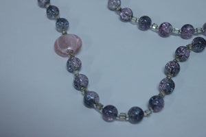 Collier billes de verre mauves et roses