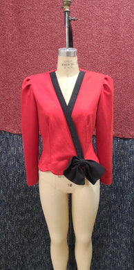 Veste crop rouge boucle noire